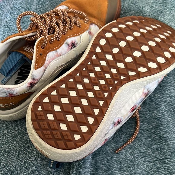 Vans size 6 shoes - Picture 3 of 3